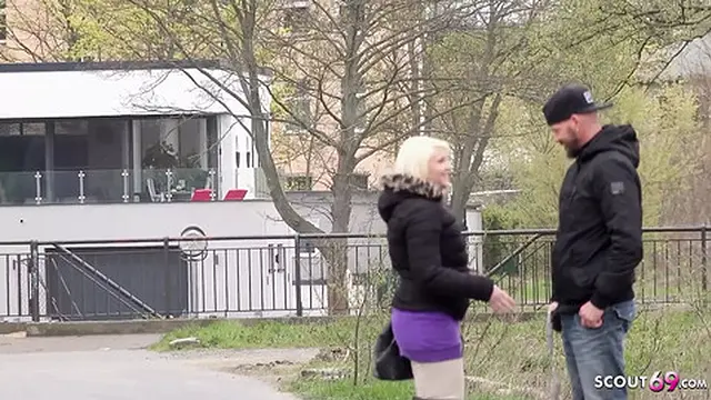 Tiny German Slut Gets Picked Up & fucked at Street Casting′