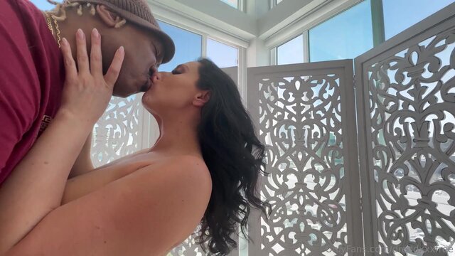 Vanessa Blake sees everything at Spankbang pics