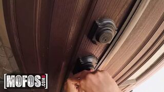 None Can Criticize This Handyman For Desiring To Seduce His Nude Client Serena Santos - Mofos