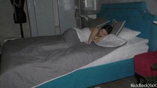 18yo homemade slut gets fucked in bed!