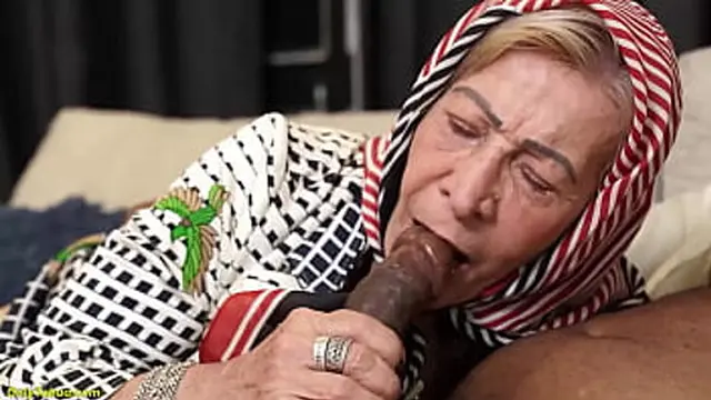 Vintage 77-year-old milf enjoys intense anal👌 pleasure from her hefty neighbor