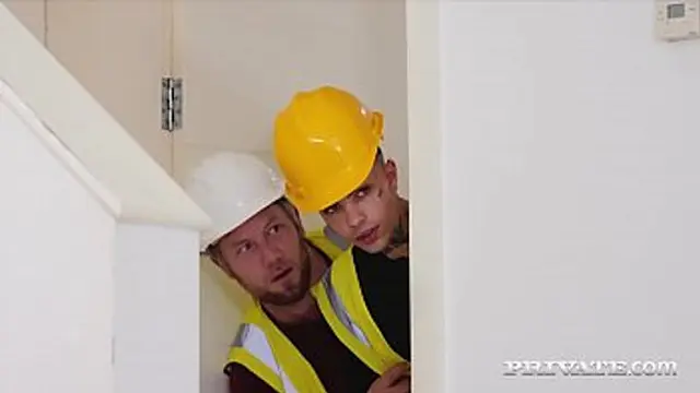 Sienna Day licks two mechanics′ dicks &mdash;  plunges them deep &mdash;  then faces them off with a final blow  Full film at Private🤫 com