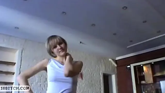 College pals capture their initial intimate moment together