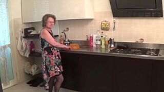 Senior harlot yearns for dick🌭