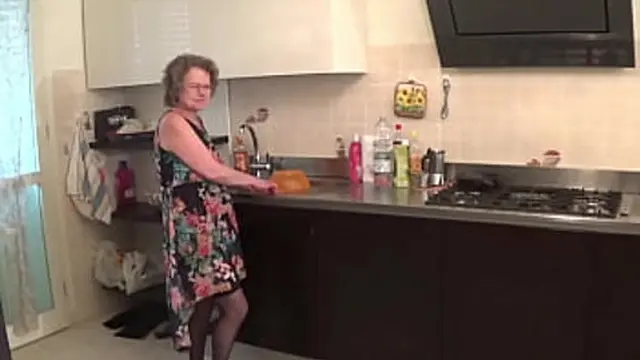 Senior harlot yearns for dick🌭